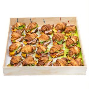 Mini croissant con jamón de pavo